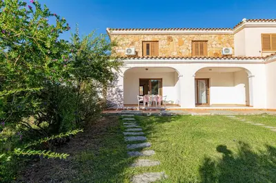 Giardino di Appartamento sette posti vicino al centro di San Teodoro