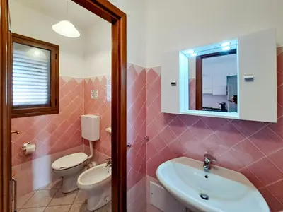 Bagno di Appartamento Trilocale vicino al centro di San Teodoro