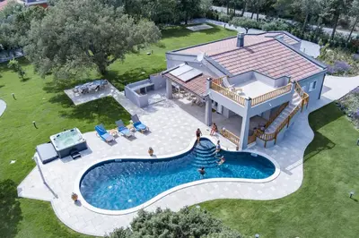 Piscina di Golden Root San Teodoro o nelle vicinanze