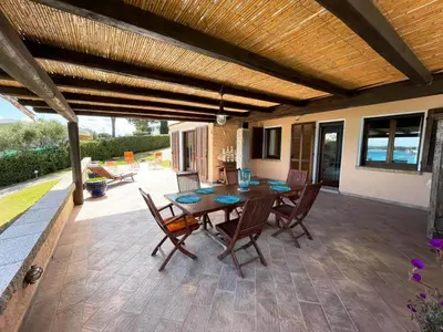 Balcone o terrazza di Sandy Cove Patio Villa sul Mare