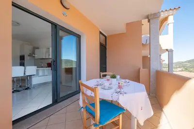 Balcone o terrazza di [SEA 10MIN] Modern house with pool in the hills