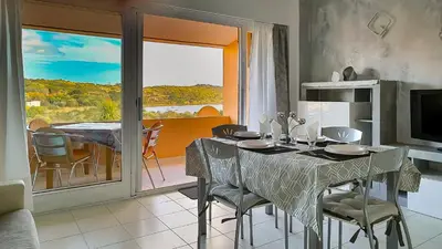 TV o dispositivi per l'intrattenimento presso Vista Mare San Teodoro Monolocale a 200m dalla Spiaggia Salina Bamba