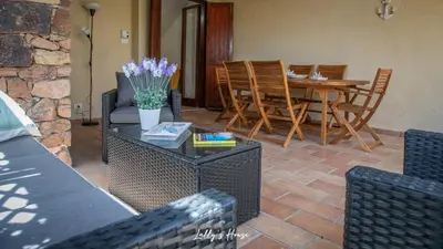 Area soggiorno di Lally's house